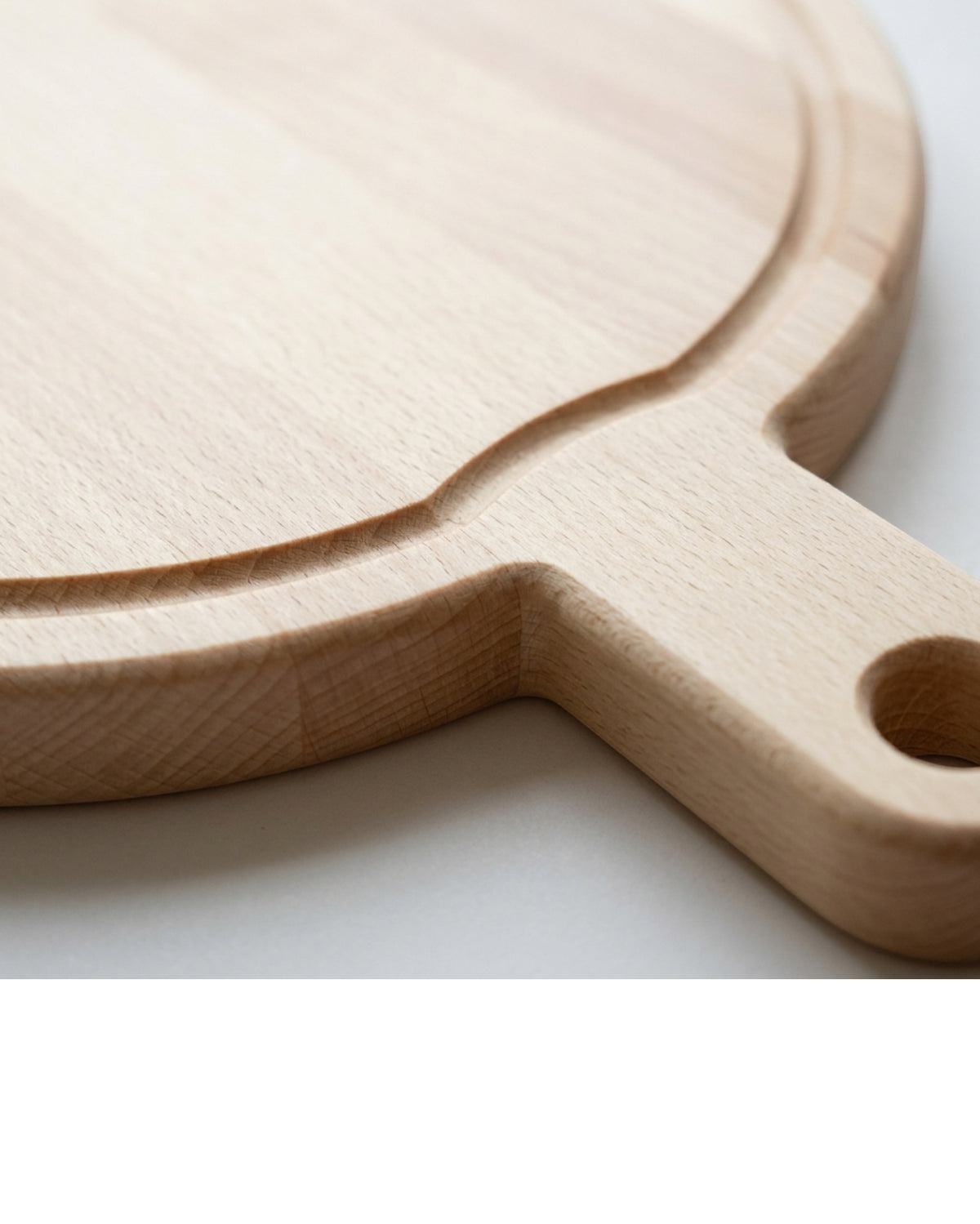Rawer Round Beech Paddle Cutting Board 38 cm - Detail view